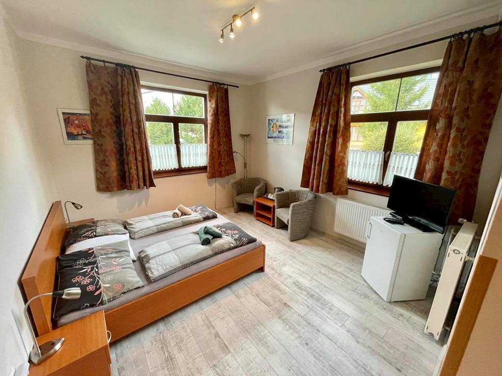 Bed – economy double room, Reitmayer guesthouse